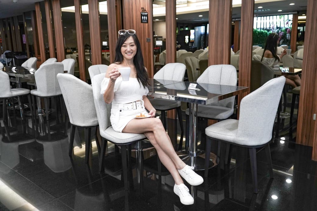 夏優旅居駁二館，高雄平價住宿推薦，下午茶點心早餐吃到飽星巴克咖啡喝到飽，健身房按摩椅還可以玩WII通通免費，CP值爆高