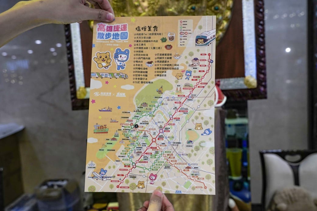 夏優旅居駁二館，高雄平價住宿推薦，下午茶點心早餐吃到飽星巴克咖啡喝到飽，健身房按摩椅還可以玩WII通通免費，CP值爆高