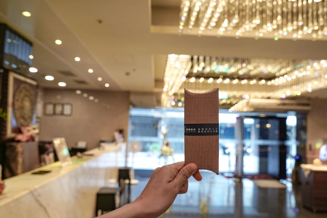 夏優旅居駁二館，高雄平價住宿推薦，下午茶點心早餐吃到飽星巴克咖啡喝到飽，健身房按摩椅還可以玩WII通通免費，CP值爆高