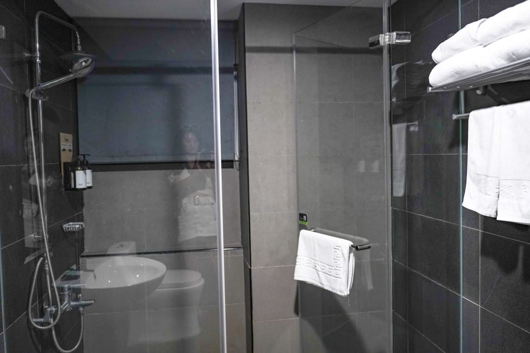 夏優旅居駁二館，高雄平價住宿推薦，下午茶點心早餐吃到飽星巴克咖啡喝到飽，健身房按摩椅還可以玩WII通通免費，CP值爆高