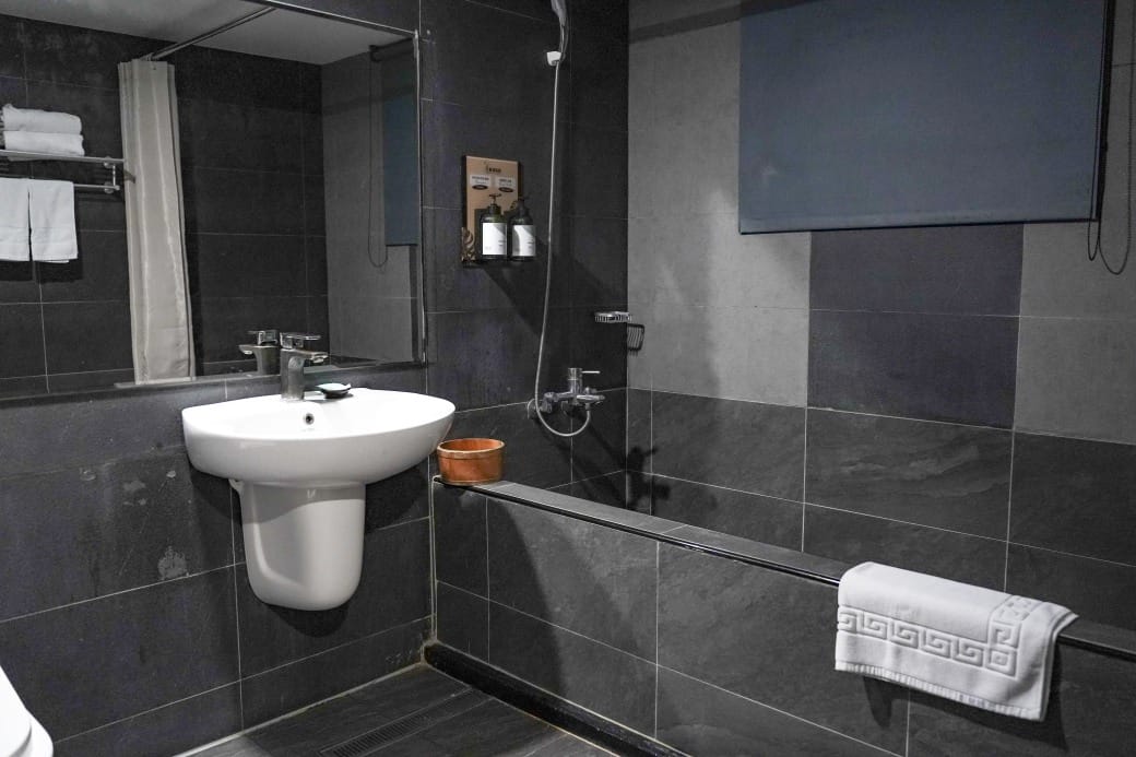 夏優旅居駁二館，高雄平價住宿推薦，下午茶點心早餐吃到飽星巴克咖啡喝到飽，健身房按摩椅還可以玩WII通通免費，CP值爆高