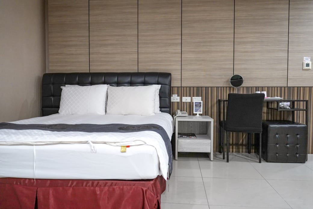 夏優旅居駁二館，高雄平價住宿推薦，下午茶點心早餐吃到飽星巴克咖啡喝到飽，健身房按摩椅還可以玩WII通通免費，CP值爆高