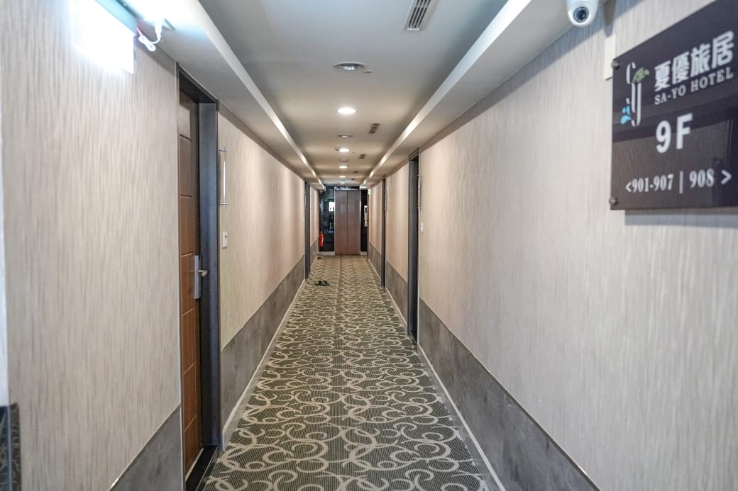 夏優旅居駁二館，高雄平價住宿推薦，下午茶點心早餐吃到飽星巴克咖啡喝到飽，健身房按摩椅還可以玩WII通通免費，CP值爆高