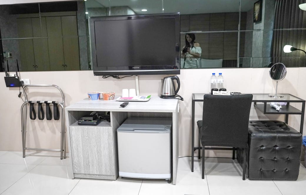 夏優旅居駁二館，高雄平價住宿推薦，下午茶點心早餐吃到飽星巴克咖啡喝到飽，健身房按摩椅還可以玩WII通通免費，CP值爆高