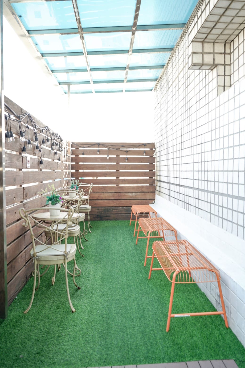 夏優旅居駁二館，高雄平價住宿推薦，下午茶點心早餐吃到飽星巴克咖啡喝到飽，健身房按摩椅還可以玩WII通通免費，CP值爆高