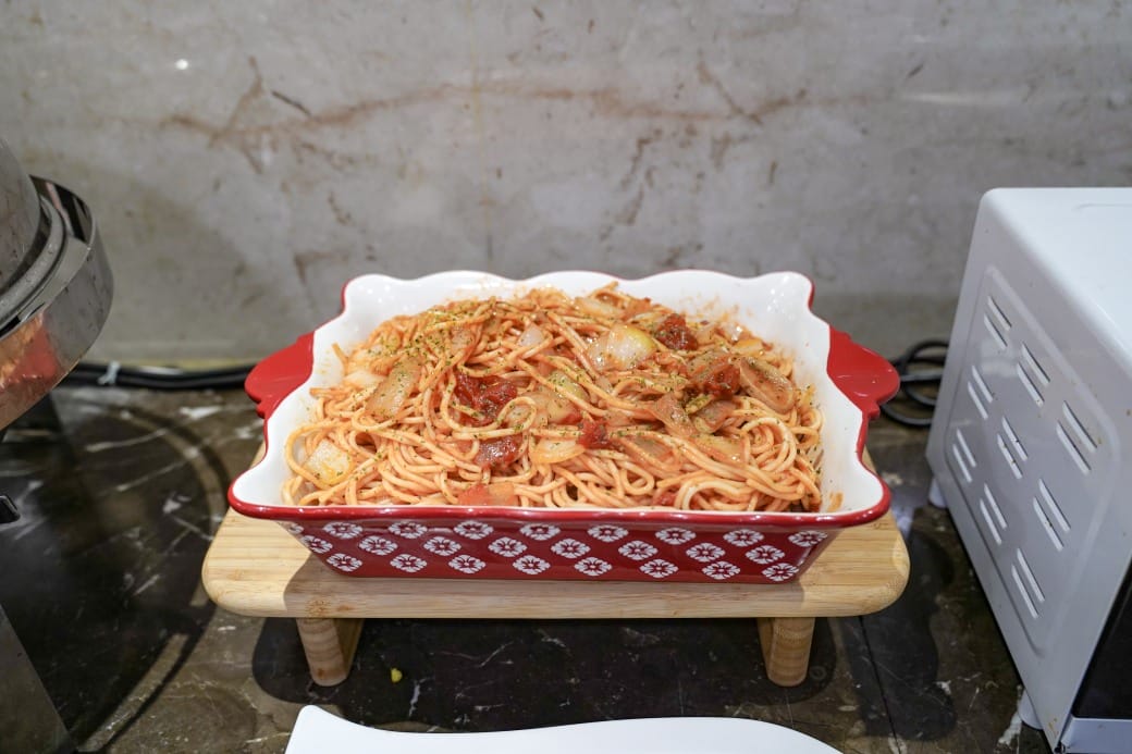 夏優旅居駁二館，高雄平價住宿推薦，下午茶點心吧還有星巴克可以喝，早餐超豐盛直接吃三個小時，飽到下午