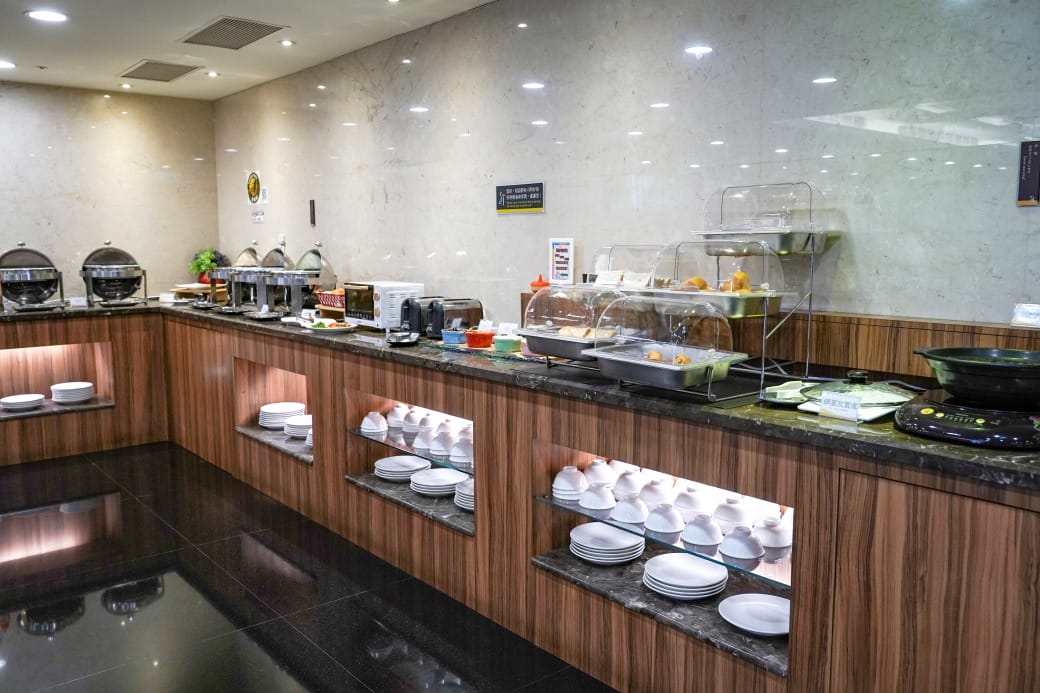 夏優旅居駁二館,高雄平價住宿推薦,下午茶點心吧還有星巴克可以喝,早餐超豐盛直接吃三個小時,飽到下午 - 第21張圖 夏優旅居駁二館,高雄平價住宿推薦,下午茶點心吧還有星巴克可以喝,早餐超豐盛直接吃三個小時,飽到下午