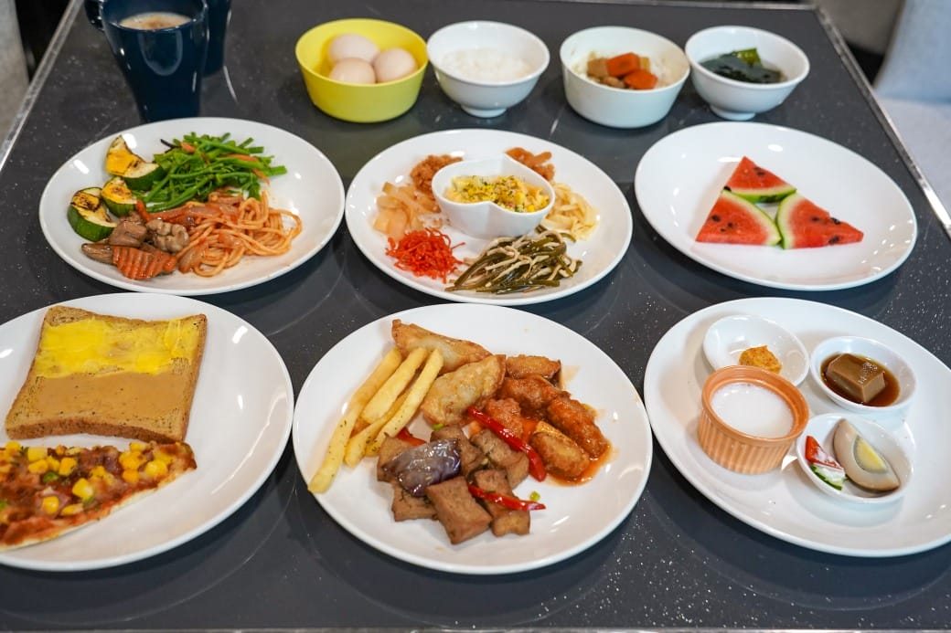 夏優旅居駁二館,高雄平價住宿推薦,下午茶點心吧還有星巴克可以喝,早餐超豐盛直接吃三個小時,飽到下午 - 第20張圖 夏優旅居駁二館,高雄平價住宿推薦,下午茶點心吧還有星巴克可以喝,早餐超豐盛直接吃三個小時,飽到下午