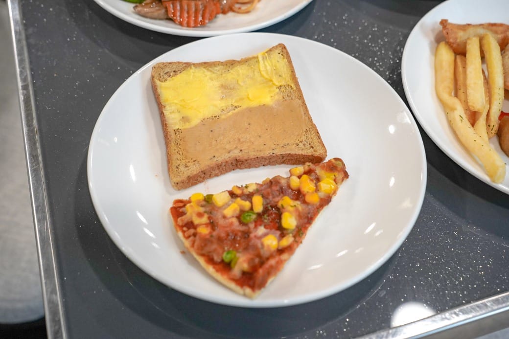 夏優旅居駁二館,高雄平價住宿推薦,下午茶點心吧還有星巴克可以喝,早餐超豐盛直接吃三個小時,飽到下午 - 第40張圖 夏優旅居駁二館,高雄平價住宿推薦,下午茶點心吧還有星巴克可以喝,早餐超豐盛直接吃三個小時,飽到下午