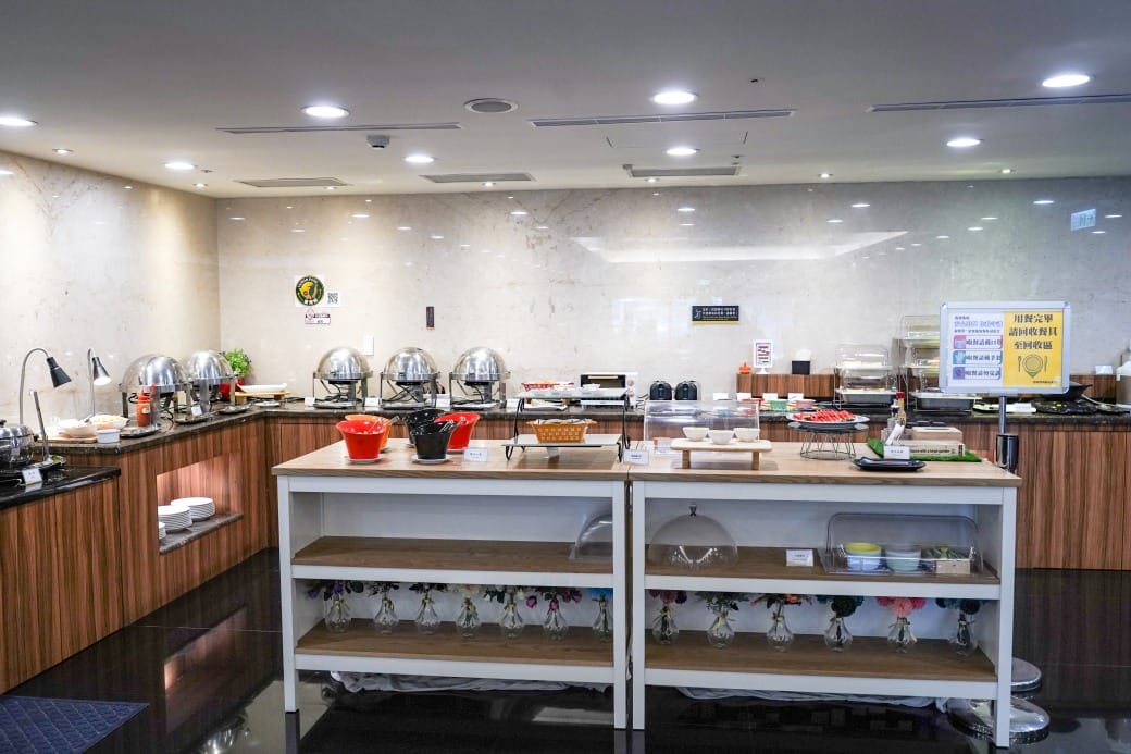 夏優旅居駁二館,高雄平價住宿推薦,下午茶點心吧還有星巴克可以喝,早餐超豐盛直接吃三個小時,飽到下午 - 第15張圖 夏優旅居駁二館,高雄平價住宿推薦,下午茶點心吧還有星巴克可以喝,早餐超豐盛直接吃三個小時,飽到下午