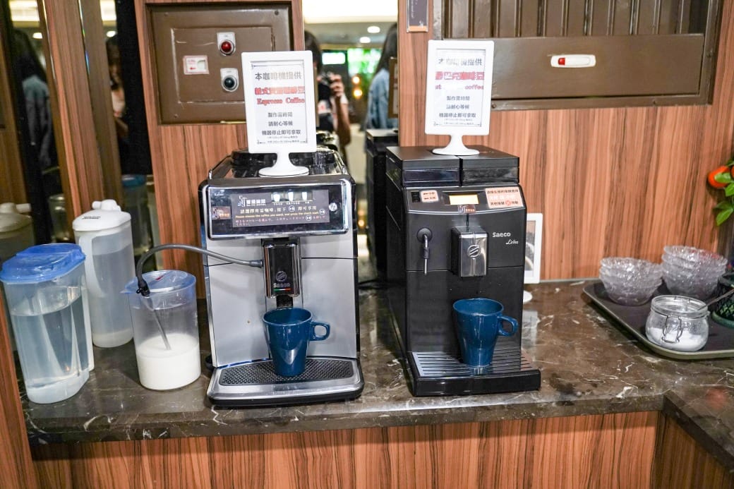 夏優旅居駁二館，高雄平價住宿推薦，下午茶點心吧還有星巴克可以喝，早餐超豐盛直接吃三個小時，飽到下午