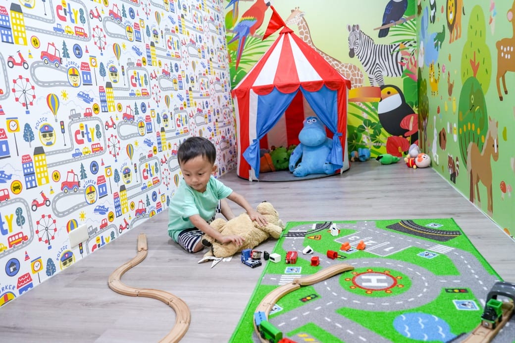 夏優旅居駁二館，高雄平價住宿推薦，下午茶點心早餐吃到飽星巴克咖啡喝到飽，健身房按摩椅還可以玩WII通通免費，CP值爆高