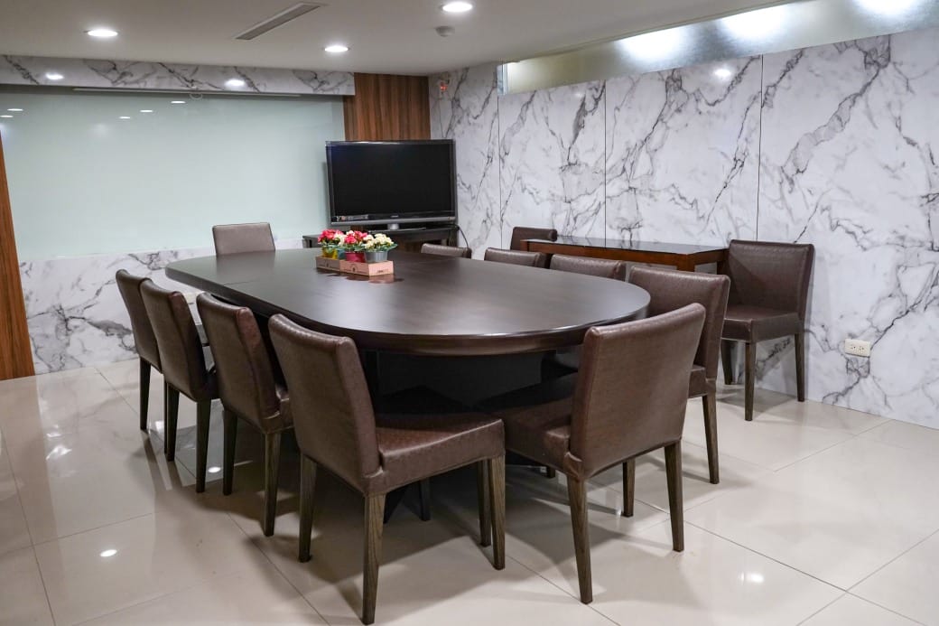 夏優旅居駁二館，高雄平價住宿推薦，下午茶點心早餐吃到飽星巴克咖啡喝到飽，健身房按摩椅還可以玩WII通通免費，CP值爆高