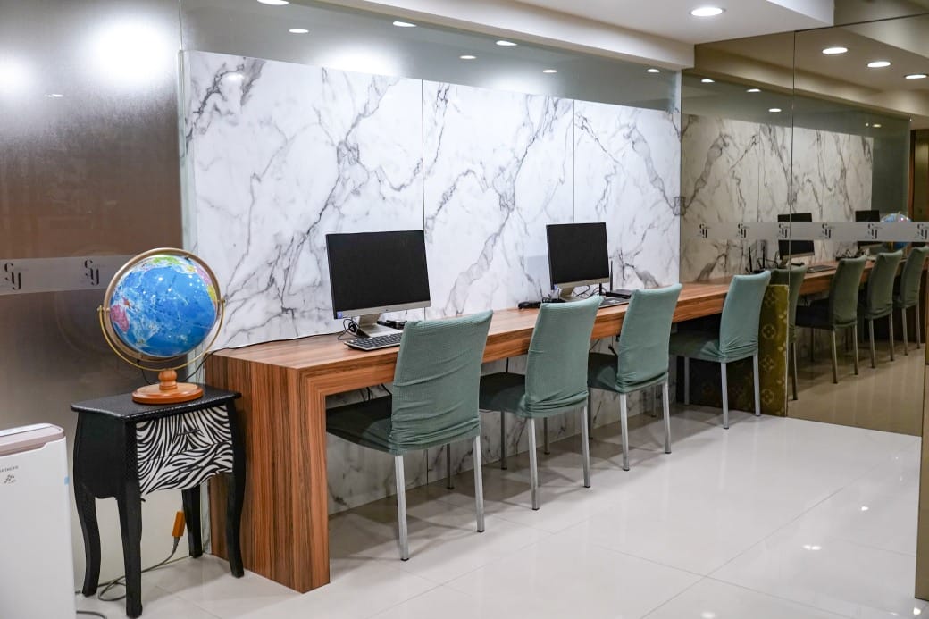 夏優旅居駁二館，高雄平價住宿推薦，下午茶點心早餐吃到飽星巴克咖啡喝到飽，健身房按摩椅還可以玩WII通通免費，CP值爆高