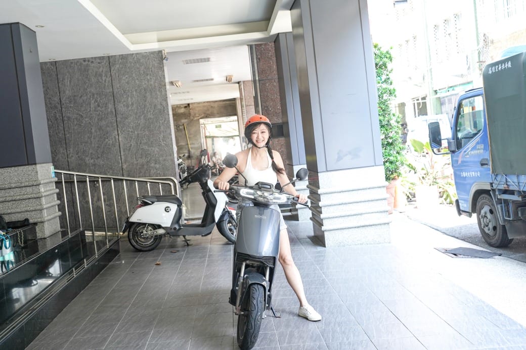 夏優旅居駁二館，高雄平價住宿推薦，下午茶點心早餐吃到飽星巴克咖啡喝到飽，健身房按摩椅還可以玩WII通通免費，CP值爆高