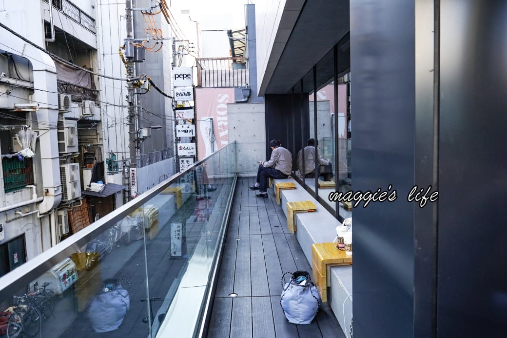 日本東京星巴克雷門店starbucks，淺草雷門旁，拍雷門最美的角度不用人擠人