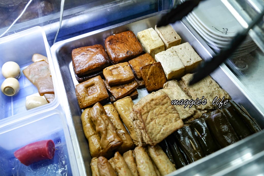 冠瑋牛肉麵｜高雄鹽埕區美食推薦，超級大塊牛肉，在地人推薦清甜牛肉湯還可以續湯
