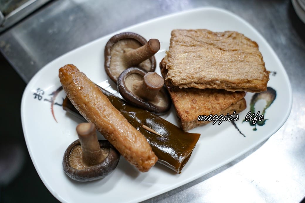 冠瑋牛肉麵｜高雄鹽埕區美食推薦，超級大塊牛肉，在地人推薦清甜牛肉湯還可以續湯