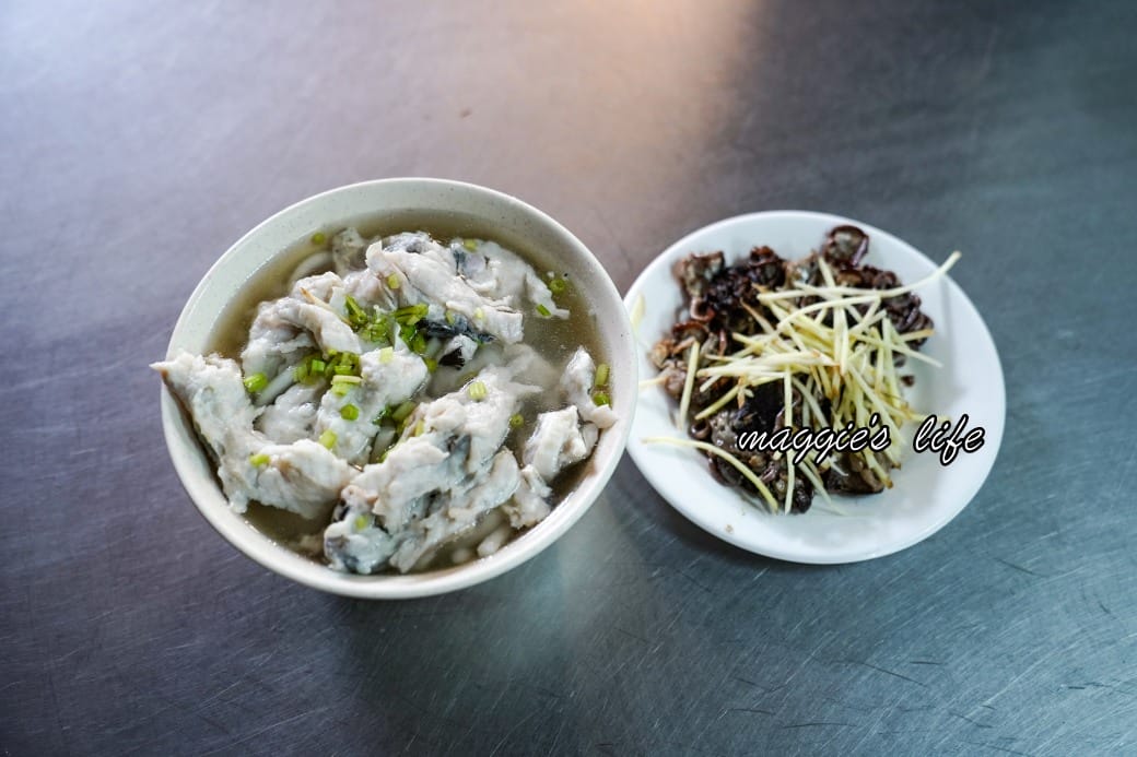 大溝頂虱目魚米粉湯｜虱目魚米粉湯虱目魚多到滿出來，在地人的早餐