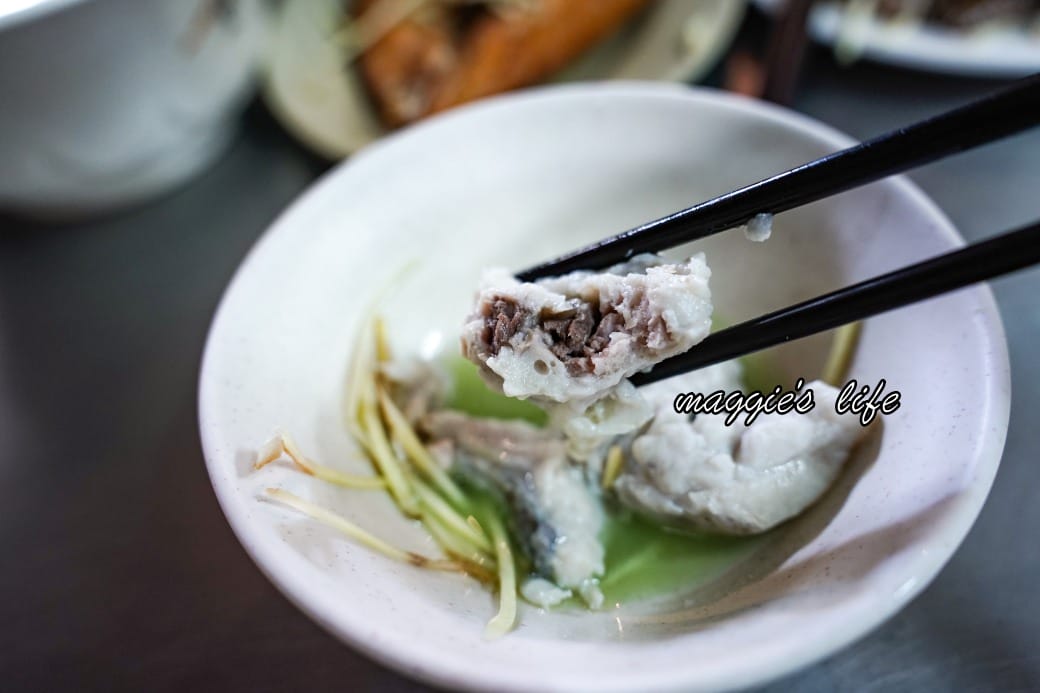 大溝頂虱目魚米粉湯｜虱目魚米粉湯虱目魚多到滿出來，在地人的早餐