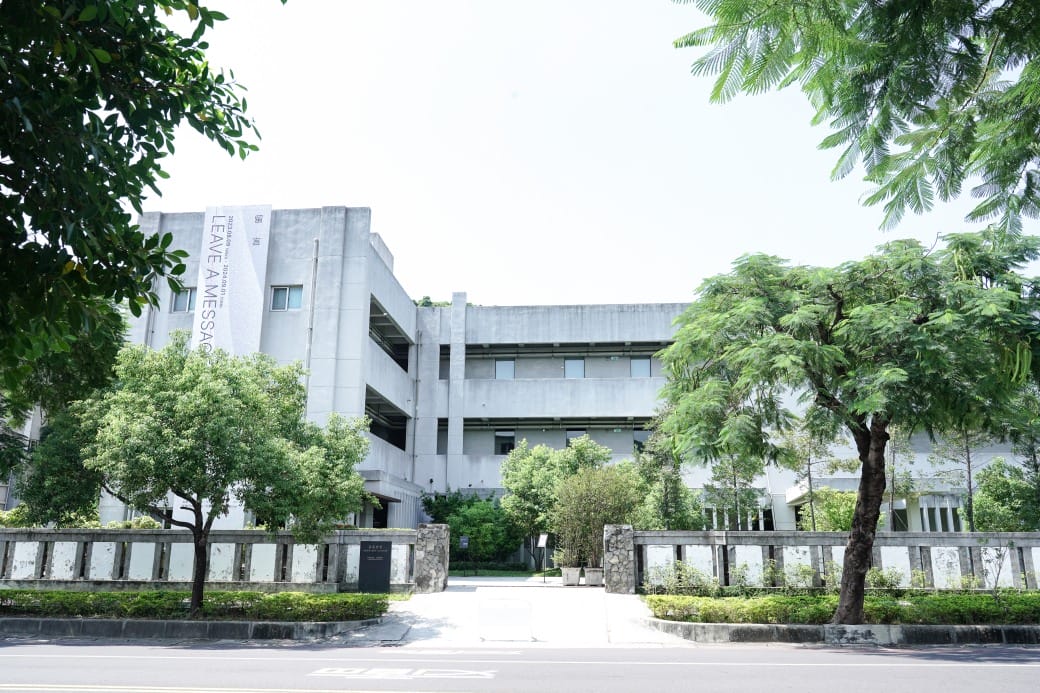 高雄永添藝術・金馬賓館當代美術館｜50年前的軍旅建築變成文青展覽藝術美術館，看展也可以喝咖啡，優惠門票