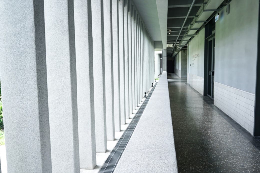 高雄永添藝術・金馬賓館當代美術館｜50年前的軍旅建築變成文青展覽藝術美術館，看展也可以喝咖啡，優惠門票