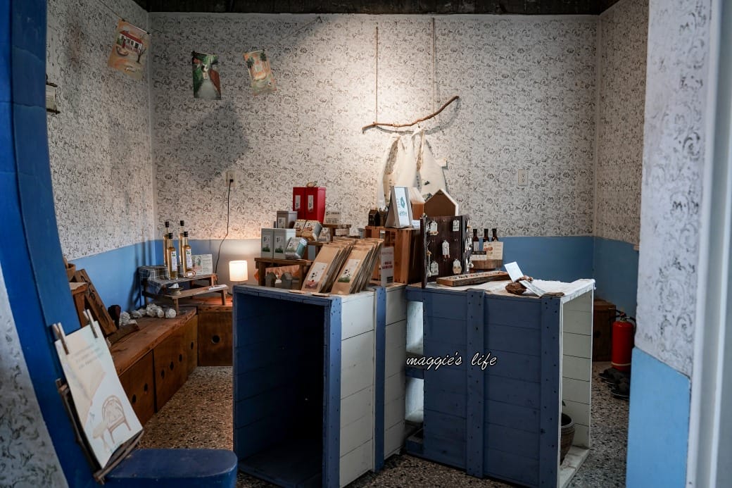 書弄|中興新村裡的秘密基地,在眷村老宅裡面看書喝咖啡,真的很愜意 - 第11張圖 書弄|中興新村裡的秘密基地,在眷村老宅裡面看書喝咖啡,真的很愜意