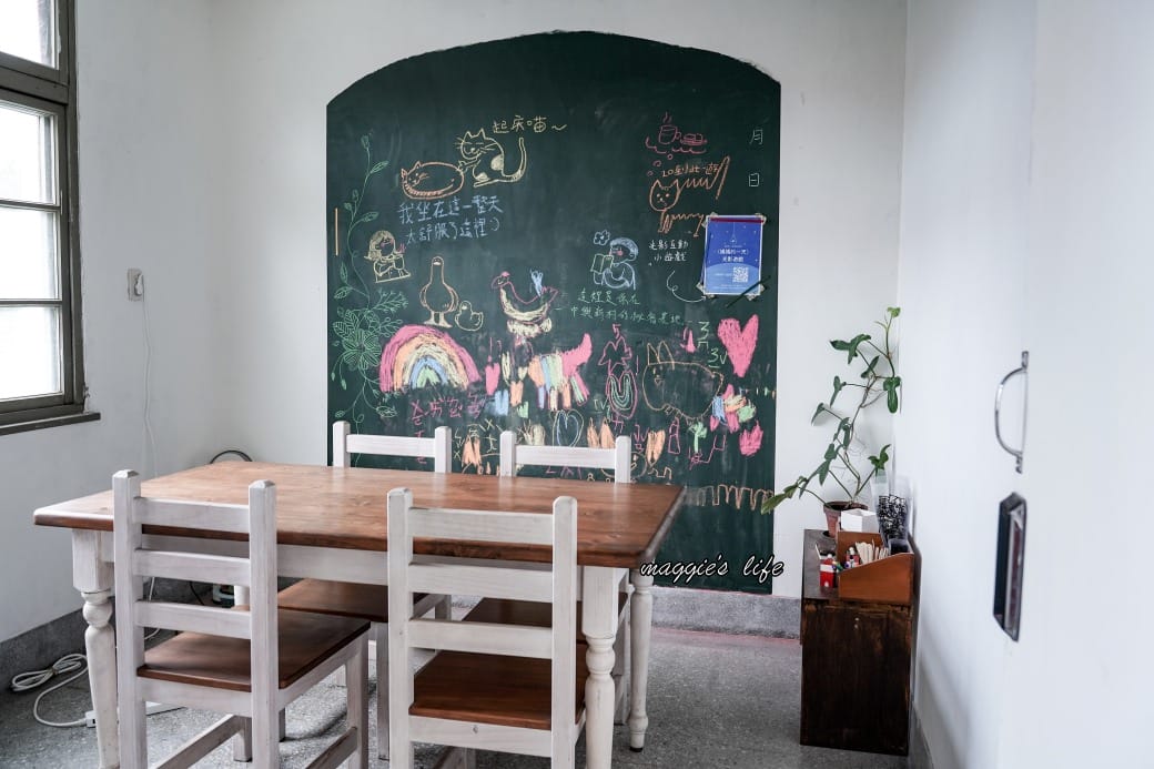 書弄｜中興新村裡的秘密基地，在眷村老宅裡面看書喝咖啡，真的很愜意