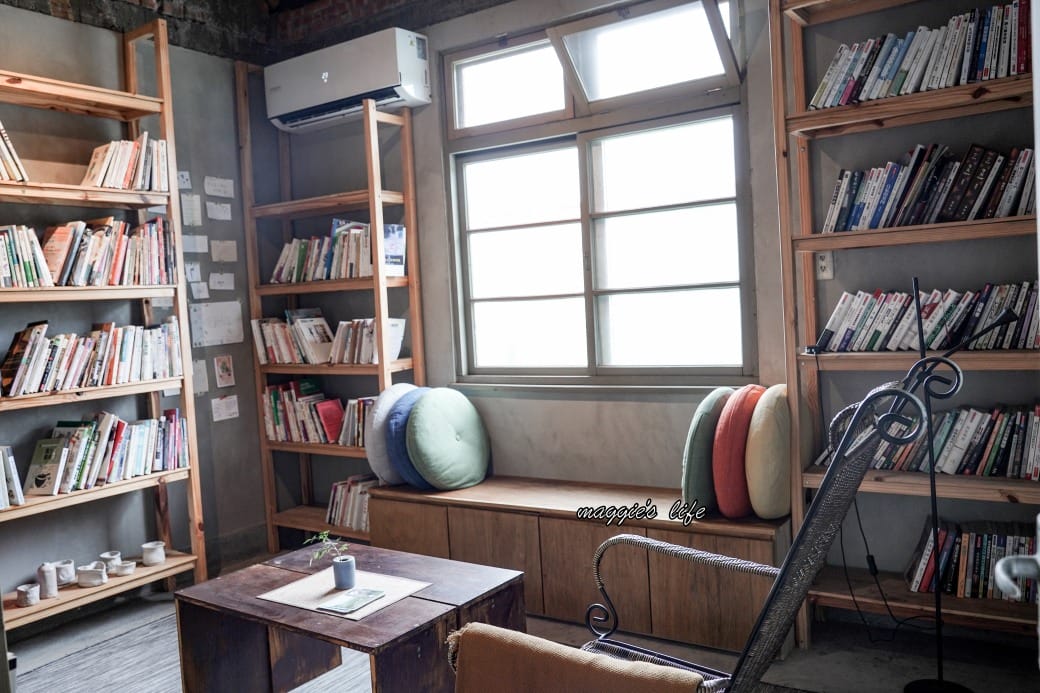 書弄｜中興新村裡的秘密基地，在眷村老宅裡面看書喝咖啡，真的很愜意