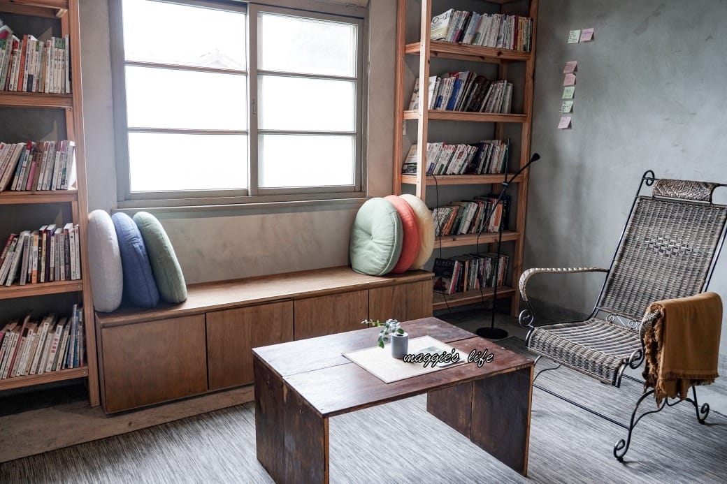 書弄｜中興新村裡的秘密基地，在眷村老宅裡面看書喝咖啡，真的很愜意