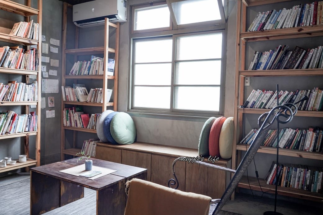 書弄｜中興新村裡的秘密基地，在眷村老宅裡面看書喝咖啡，真的很愜意