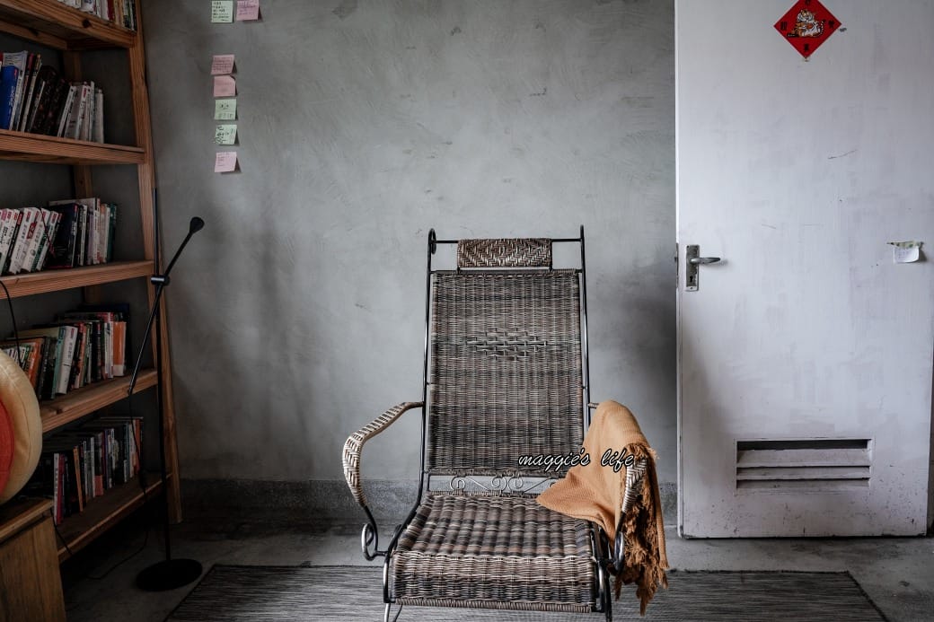 書弄｜中興新村裡的秘密基地，在眷村老宅裡面看書喝咖啡，真的很愜意