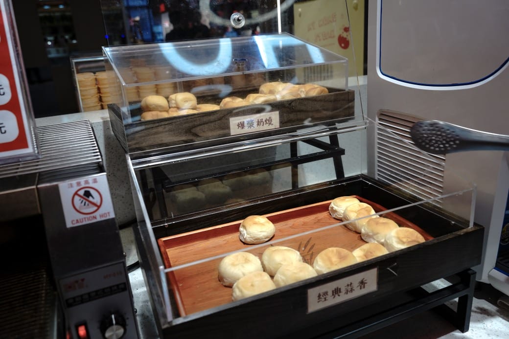 我家牛排林口A9店，350元自助吧吃到飽，超過百種食材，還有蝦跟豬腳，新開幕超狂自助餐！