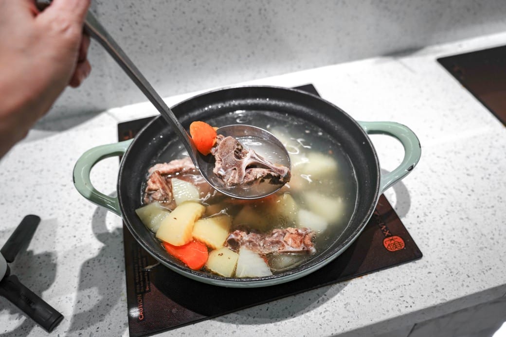 我家牛排林口A9店，350元自助吧吃到飽，超過百種食材，還有蝦跟豬腳，新開幕超狂自助餐！