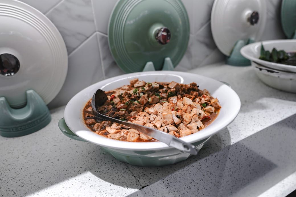 我家牛排林口A9店，350元自助吧吃到飽，超過百種食材，還有蝦跟豬腳，新開幕超狂自助餐！