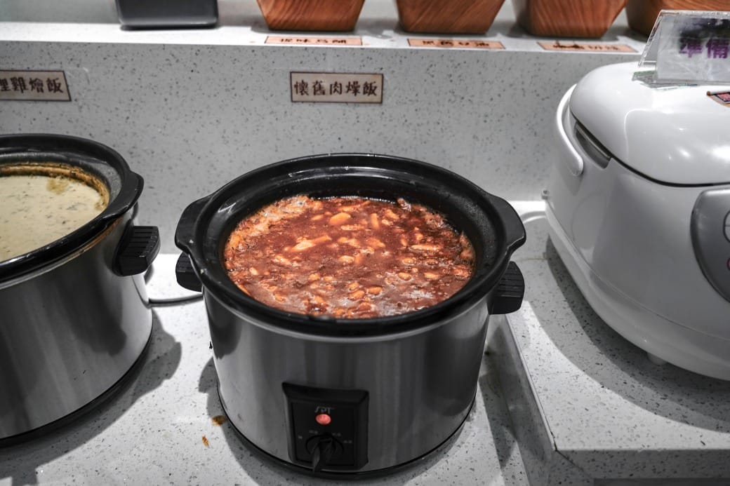 我家牛排林口A9店，350元自助吧吃到飽，超過百種食材，還有蝦跟豬腳，新開幕超狂自助餐！