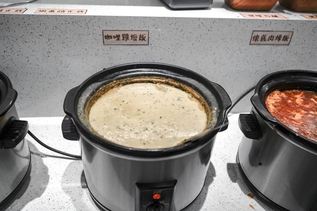 我家牛排林口A9店，350元自助吧吃到飽，超過百種食材，還有蝦跟豬腳，新開幕超狂自助餐！