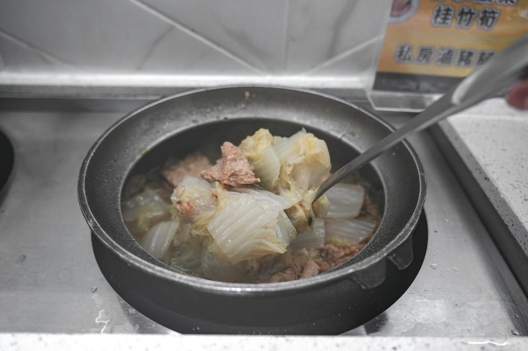 我家牛排林口A9店，350元自助吧吃到飽，超過百種食材，還有蝦跟豬腳，新開幕超狂自助餐！