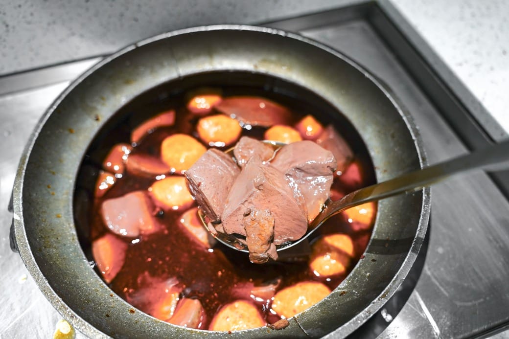 我家牛排林口A9店，350元自助吧吃到飽，超過百種食材，還有蝦跟豬腳，新開幕超狂自助餐！