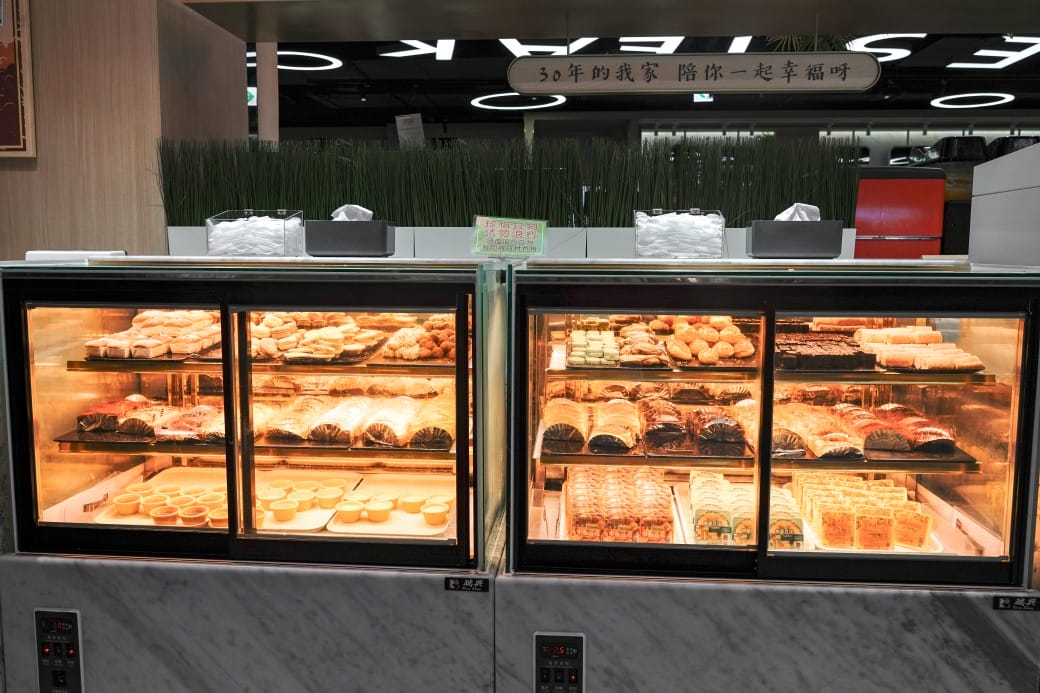 我家牛排林口A9店，350元自助吧吃到飽，超過百種食材，還有蝦跟豬腳，新開幕超狂自助餐！