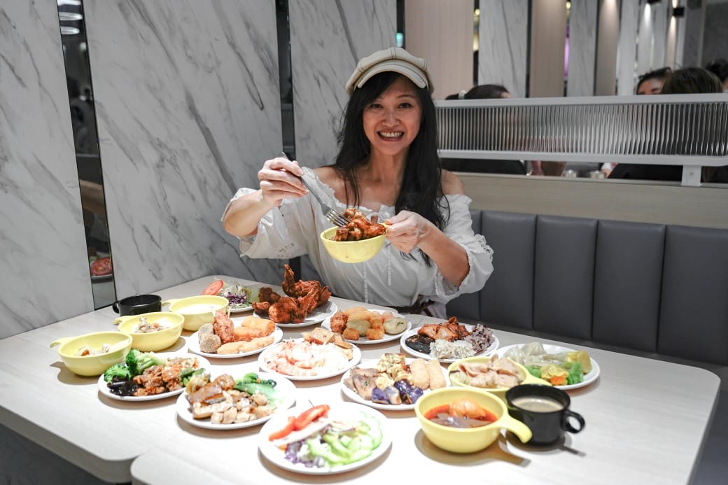 我家牛排林口A9店，350元自助吧吃到飽，超過百種食材，還有蝦跟豬腳，新開幕超狂自助餐！