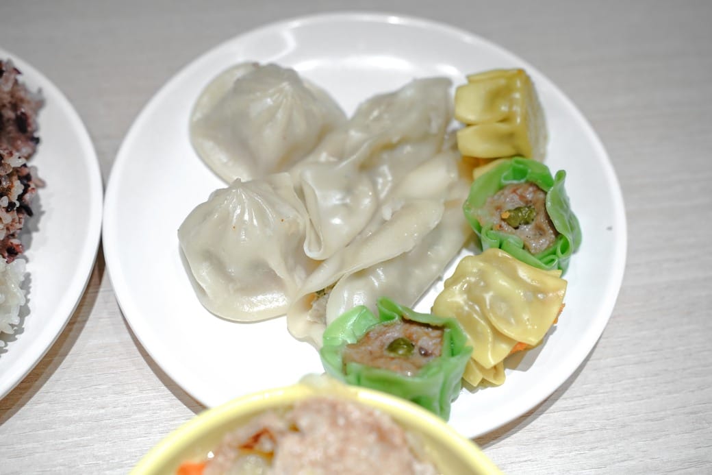 我家牛排林口A9店，350元自助吧吃到飽，超過百種食材，還有蝦跟豬腳，新開幕超狂自助餐！