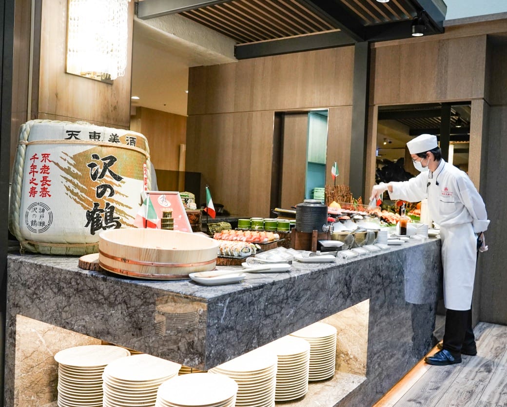 台北福華大飯店｜彩虹座自助餐吃到飽，義大利美食節17區新菜色，生蠔鮑魚螃蟹現煎牛排生牛肉，紅白酒啤酒香檳無限暢飲，價位菜色大公開！