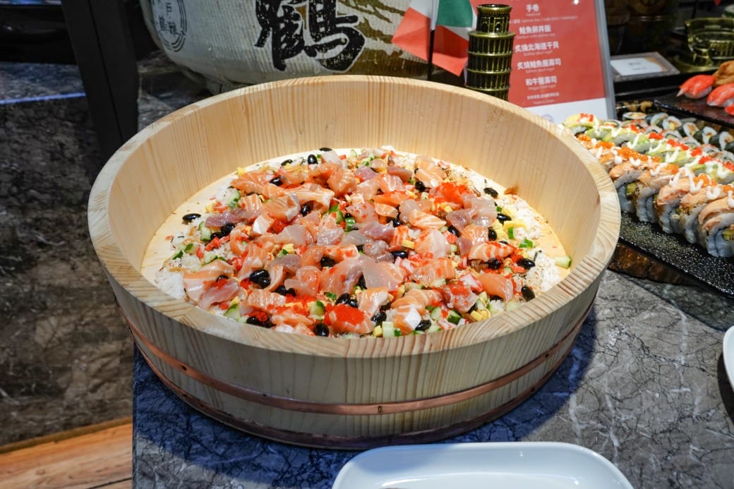 台北福華大飯店｜彩虹座自助餐吃到飽，義大利美食節17區新菜色，生蠔鮑魚螃蟹現煎牛排生牛肉，紅白酒啤酒香檳無限暢飲，價位菜色大公開！