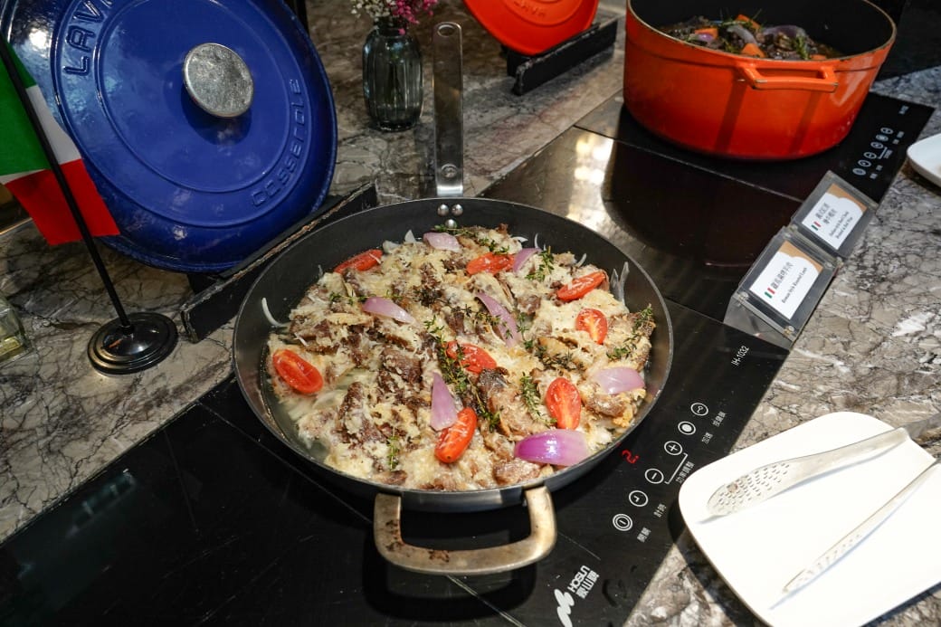 台北福華大飯店｜彩虹座自助餐吃到飽，義大利美食節17區新菜色，生蠔鮑魚螃蟹現煎牛排生牛肉，紅白酒啤酒香檳無限暢飲，價位菜色大公開！