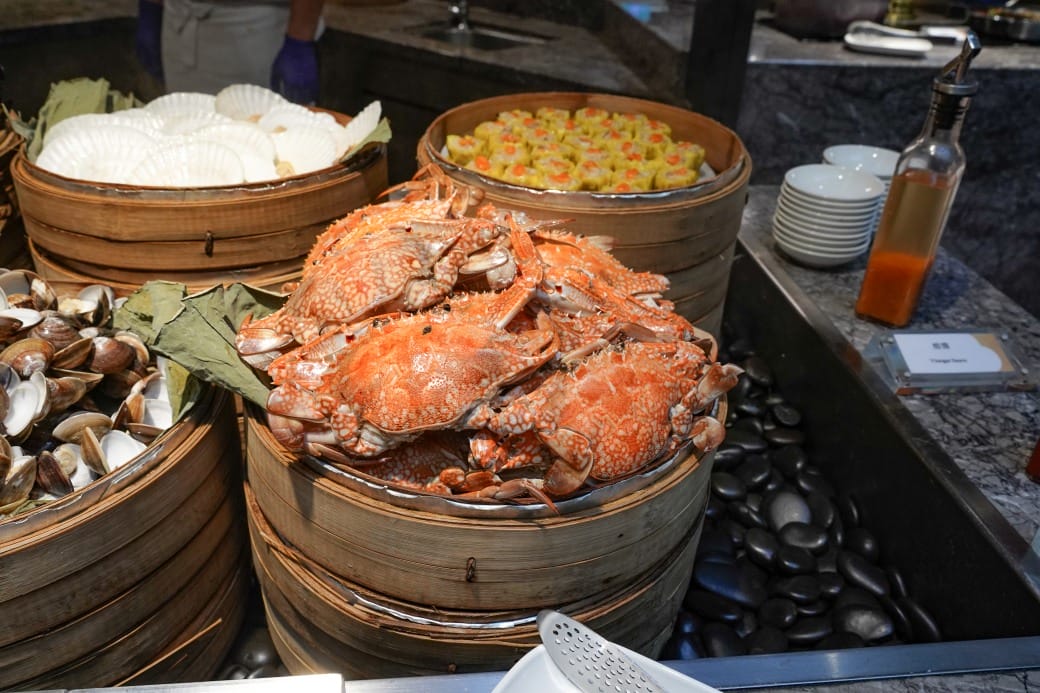 台北福華大飯店｜彩虹座自助餐吃到飽，義大利美食節17區新菜色，生蠔鮑魚螃蟹現煎牛排生牛肉，紅白酒啤酒香檳無限暢飲，價位菜色大公開！