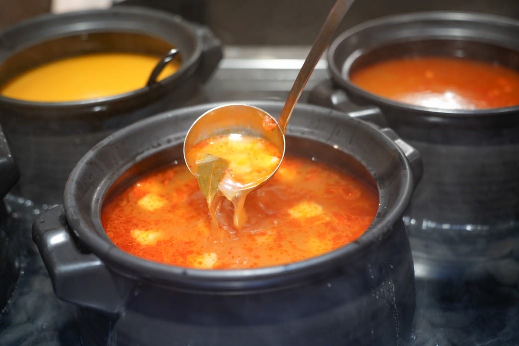 台北福華大飯店｜彩虹座自助餐吃到飽，義大利美食節17區新菜色，生蠔鮑魚螃蟹現煎牛排生牛肉，紅白酒啤酒香檳無限暢飲，價位菜色大公開！