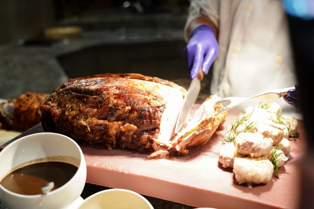 台北福華大飯店｜彩虹座自助餐吃到飽，義大利美食節17區新菜色，生蠔鮑魚螃蟹現煎牛排生牛肉，紅白酒啤酒香檳無限暢飲，價位菜色大公開！