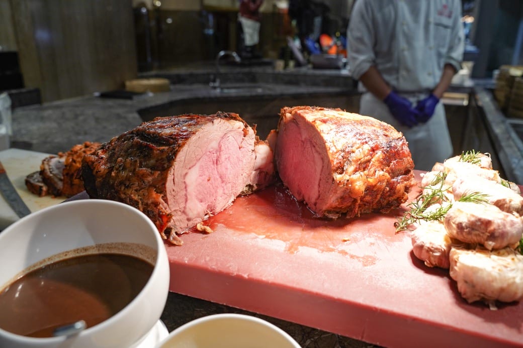 台北福華大飯店｜彩虹座自助餐吃到飽，義大利美食節17區新菜色，生蠔鮑魚螃蟹現煎牛排生牛肉，紅白酒啤酒香檳無限暢飲，價位菜色大公開！