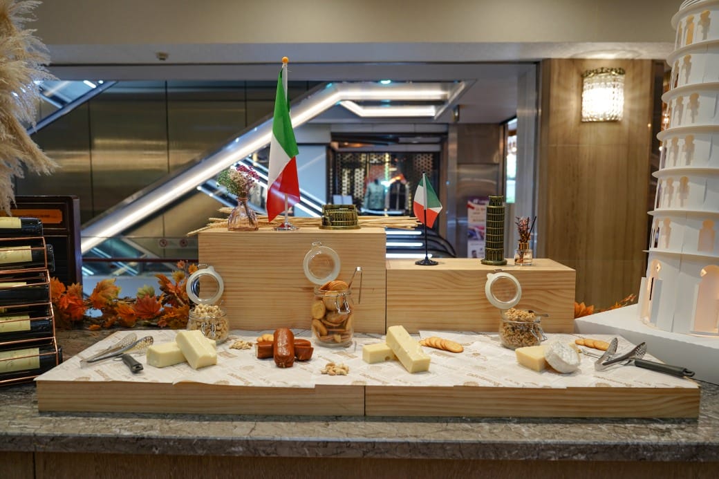 台北福華大飯店｜彩虹座自助餐吃到飽，義大利美食節17區新菜色，生蠔鮑魚螃蟹現煎牛排生牛肉，紅白酒啤酒香檳無限暢飲，價位菜色大公開！